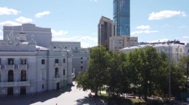 Sıcak bir yaz gününde, Yekaterinburg 'un hava manzarası, Rusya. Gökdelen Vysotsky