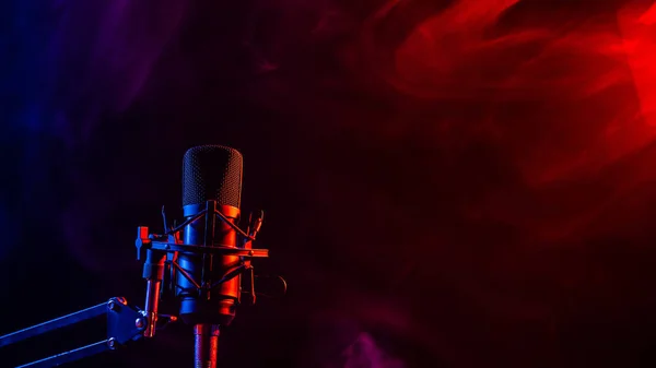 Professional Microphone Pink Smoke Black Background — Stock Photo, Image