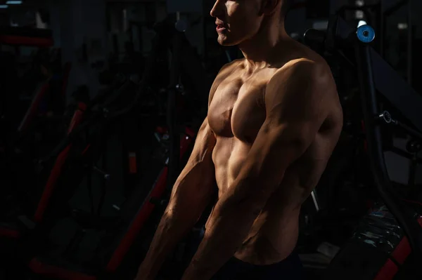 Shirtless Man Sculpted Body Gym — Zdjęcie stockowe