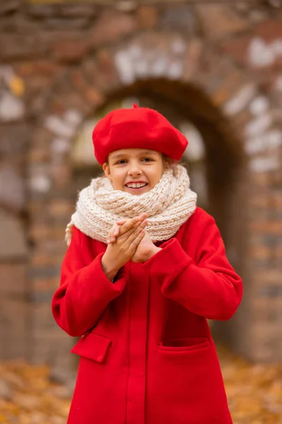 Caucasian Girl Red Coat Beret Freezing Walk Autumn Park — Stock Photo, Image