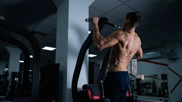 Back View Shirtless Man Pull Ups Gym — Stock Photo, Image