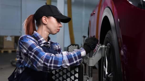 Female Auto Mechanic Makes Camber Woman Working Car Service — Stock Video