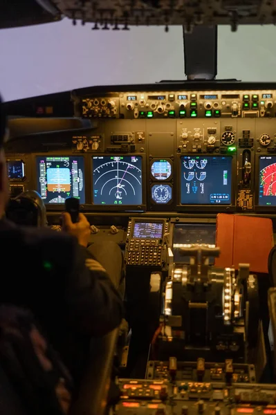 Man Studying Pilot Flight Simulator Close Male Hands Navigating Aircraft — Stock Photo, Image