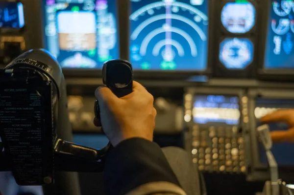 Man Studying Pilot Flight Simulator Close Male Hands Navigating Aircraft — Stock Photo, Image