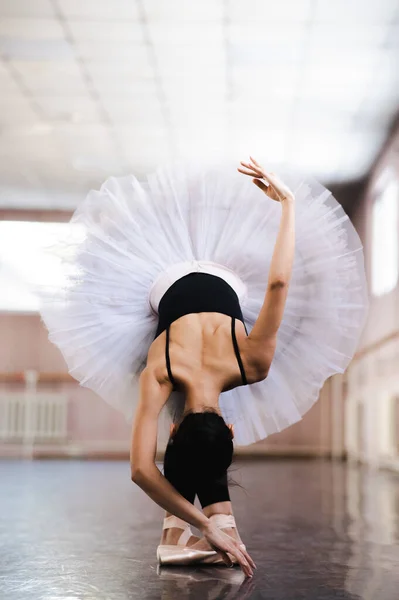 Elegante Bailarina Asiática Traje Negro Tutú Blanco Posa Inclinación —  Fotos de Stock
