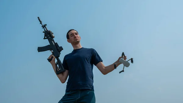 Hombre Caucásico Derribó Dron Con Disparo Rifle —  Fotos de Stock