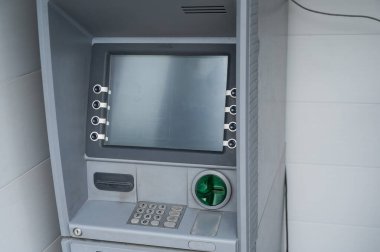 Erişim işlevi olmayan modern ATM. Kimse yok.