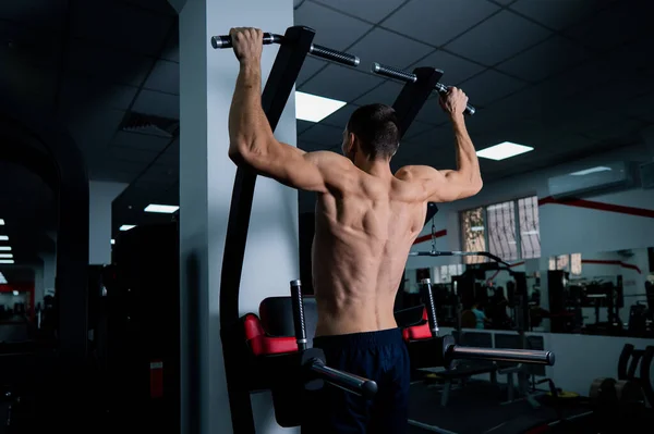 Back View Shirtless Man Pull Ups Gym — Stockfoto