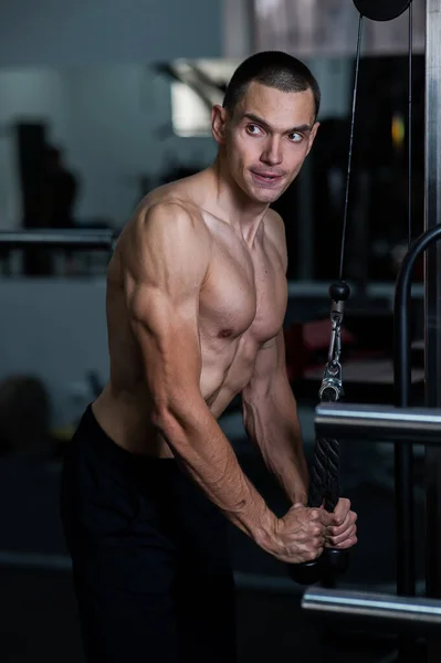 Shirtless Man Doing Triceps Pulldown Gym — Photo