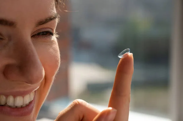 Smiling Caucasian Woman Putting Contact Lens — Foto de Stock