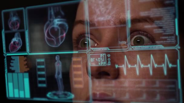 Женщина Просматривает Данные Виртуальном Меню Медицинском Экране Показания Мониторе Жизнеобеспечения — стоковое видео