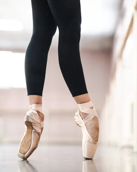 Close Ballerinas Pointe Shoes Dance Class — Fotografia de Stock