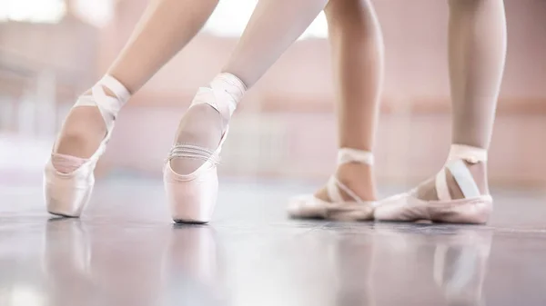 Close Legs Two Ballerinas Pointe Shoes Dance Class — Fotografia de Stock