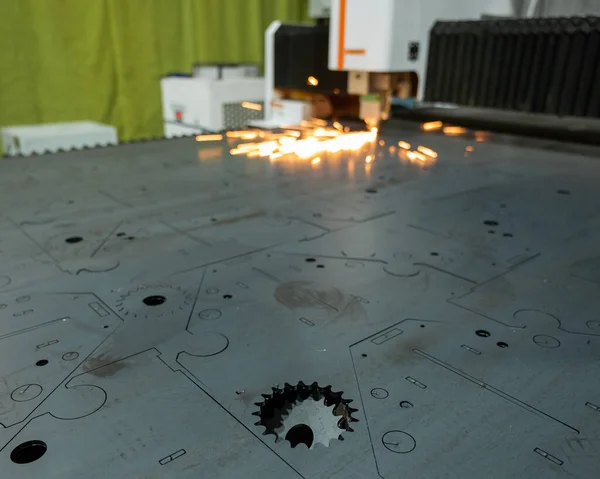 Maszyna Cnc Cięcie Laserowe Metalu Iskry — Zdjęcie stockowe