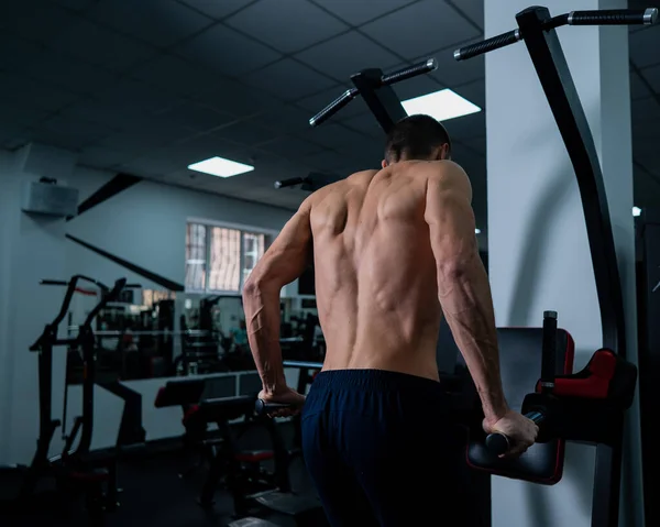 Shirtless Man Doing Triceps Dips Parallel Bars Gym — 스톡 사진