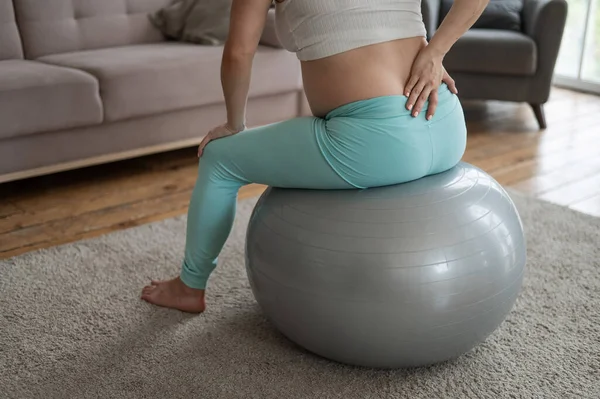 Caucasian Pregnant Woman Suffers Back Pain Fitball Training Pregnancy — Stock Photo, Image