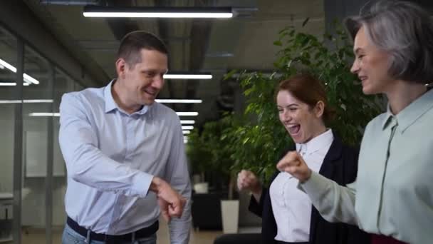 Caucasian Man Bumping His Fists Colleagues Sign Success Slow Motion — Stock video