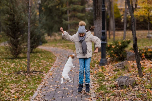 Caucasian Girl Playing Dog Walk Autumn Park — Stock Photo, Image