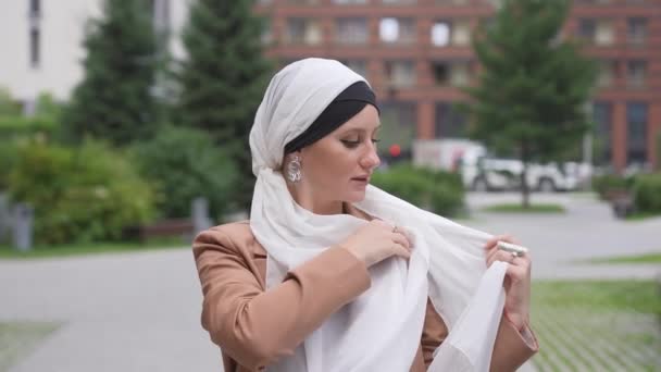 Portrait Young Blue Eyed Woman Adjusting Her Hijab Outdoors — Stock Video