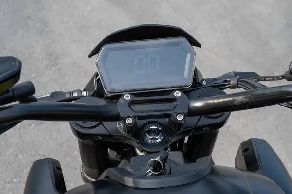 Deska Rozdzielcza Zaparkowanego Motocykla Elektrycznego — Zdjęcie stockowe