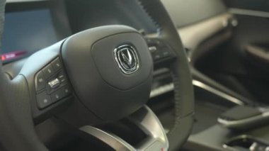 Novosibirsk, Rusya 07.11.2023: Yeni Changan arabasının içi