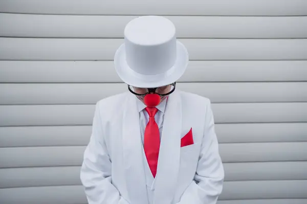 Портрет Клоуна Белом Классическом Костюме Винтажной Шляпе — стоковое фото