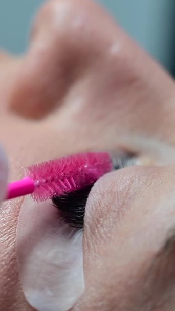 Unrecognizable Woman Eye Close Eyelash Extension Procedure Cropped Video Master — Stock Video