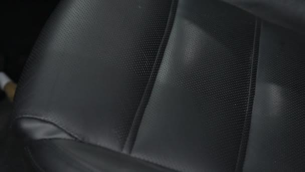 Zbliżenie Czarnych Skórzanych Foteli Samochodowych — Wideo stockowe