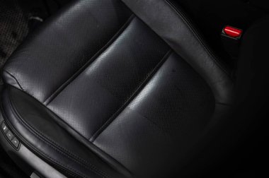 Siyah deri koltuklara yakın çekim