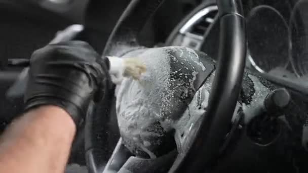 Жовтня 2023 Росія Новосибірськ Механіка Очищає Інтер Автомобіля Чанган Пензлем — стокове відео