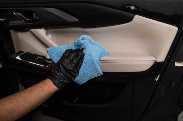 Car Detailing Prices Unveiled 3 Man Wipes Surface Car Interior Microfiber Cloth — Stock Photo, Image