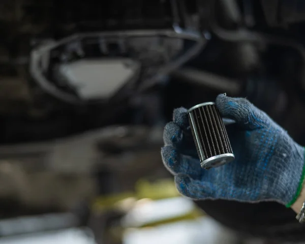 Mechanic Replaces Fine Filter Transmission Oil Car Lift Car Service — Stock Photo, Image