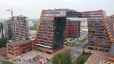 1 Ağustos 2022, Rusya, Novosibirsk, Akademgorodok: Akademik kampüs teknopark binasının havadan görüşü