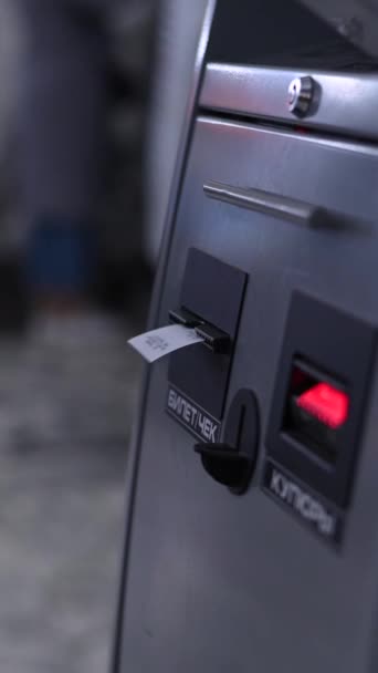 自动取款机自动取款机打印支票 垂直录像 — 图库视频影像