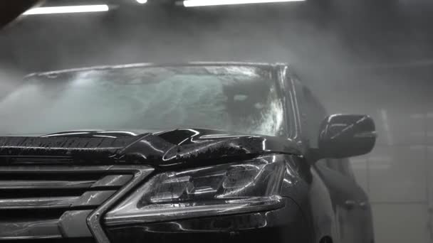 洗车时清洗黑色Suv的过程 — 图库视频影像