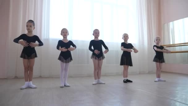 Słodkie Małe Dziewczynki Czarny Strój Kąpielowy Tutu Praktyce Balet Klasie — Wideo stockowe