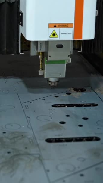 Maszyna Cnc Cięcie Laserowe Metalu Iskry — Wideo stockowe