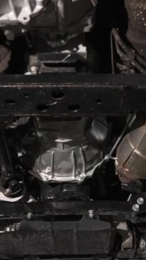 Korozyon önleyici bir arabanın alt kısmının görüntüsü.