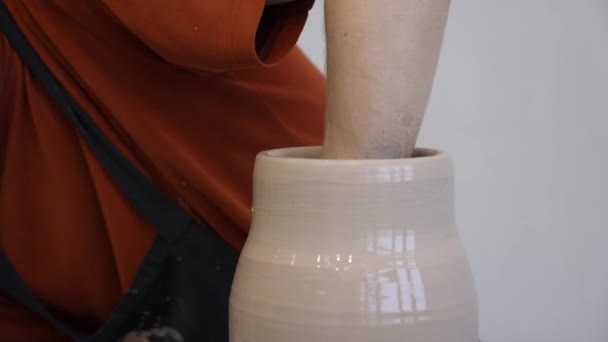 Close Potters Hands Making Ceramic Vase Potters Wheel — Stock Video