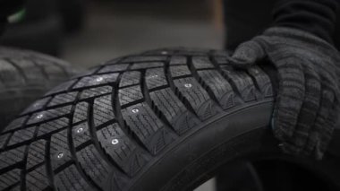 Eski ve yeni çivili araba lastiklerinin karşılaştırması