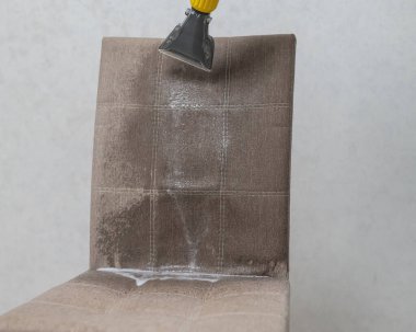 Kumaş koltuğu kuru temizleme