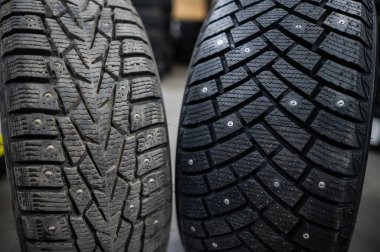 Eski ve yeni çivili araba lastiklerinin karşılaştırması