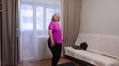 Olgun Kafkas Kadın Evde Fitness Yapıyor