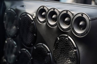 Spor Araba Vites Değişikliği ve İçsel Özelliklerin Detaylı Yakın Çekimi