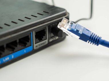 İnternet kablosu yönlendiriciden çıkarıldı.