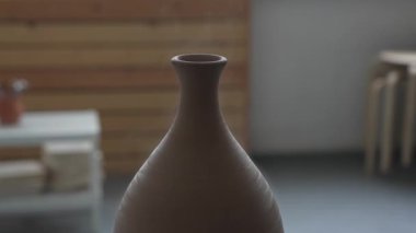 Kil sürahi pişirdikten sonra soğur.