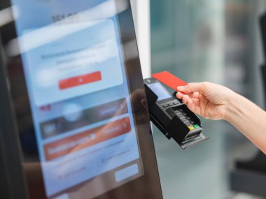 Modern Perakende Mağazasında Canlı Alışveriş Deneyimi