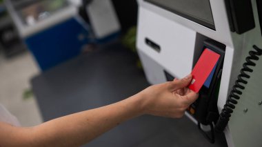 Modern Perakende Mağazasında Canlı Alışveriş Deneyimi