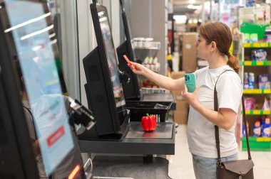 Modern Perakende Mağazasında Canlı Alışveriş Deneyimi