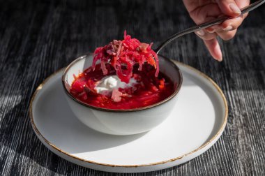 Kafede bir kase çorba.